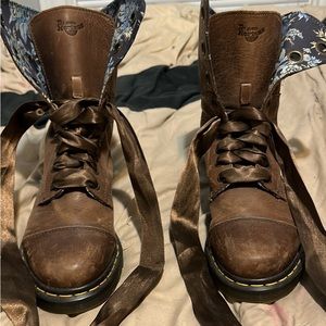 Women’s Dr. Martens brown size 8